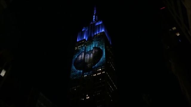 Endangered Species Projection on Empire State Building -Racing Extinction смотреть онлайн