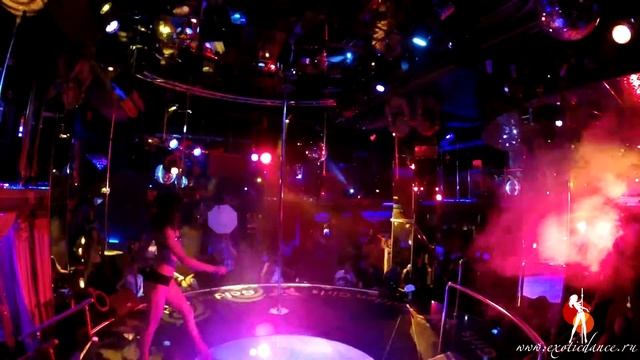 Педагоги Школы pole dance Exotic Dance. Виолетта Верхова. Очень заводной танец! смотреть онлайн