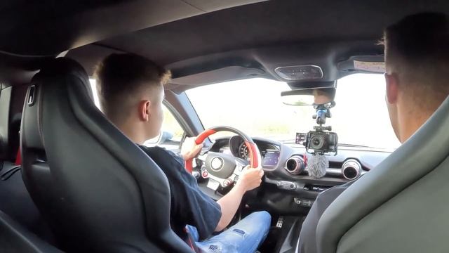 250KM/H CU FERRARI 812 SUPERFAST DE 800 DE CAI! смотреть онлайн