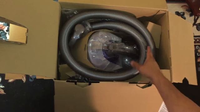 Dyson DC37 Unboxing