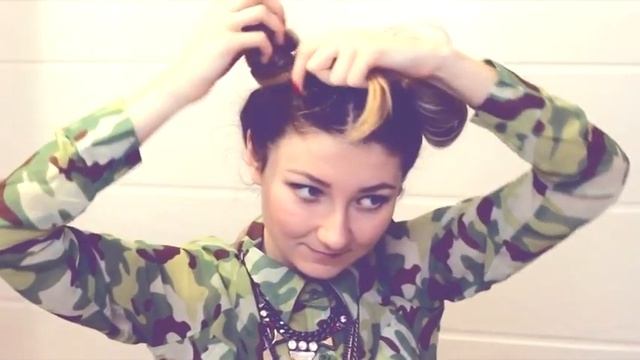 Как делать причёску пышный пучок. Как делать две гульки. How to make 2 buns. Hairstyle смотреть онлайн