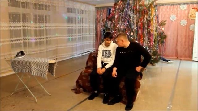 Новогодняя дискотека в школе. Часть 2 смотреть онлайн