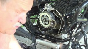 01.08.2023 Замена масла на Bajaj Avenger 220 street.