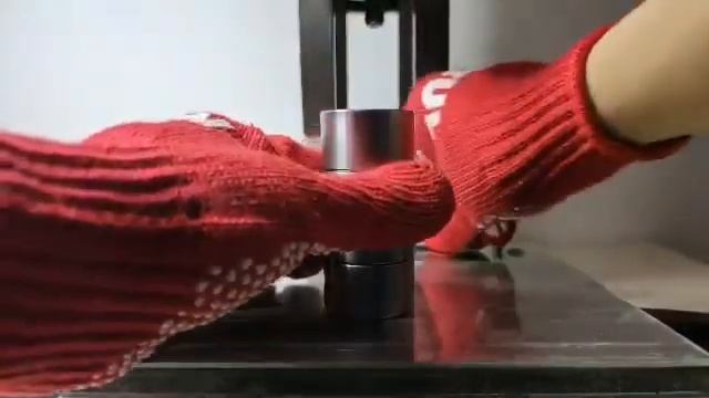 Single customized version, can be easily completed the slugs at home, so that you feel different fu смотреть онлайн