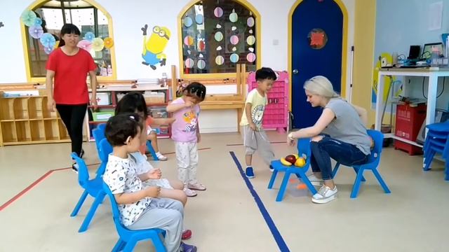 Как дети учат английский в китайском садике