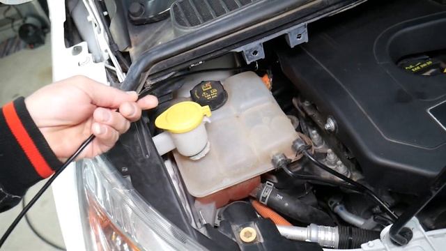 WHERE IS THE COOLANT TEMPERATURE SENSOR ON FORD C-MAX FORD FUSION LINCOLN MKZ HYBRID смотреть онлайн