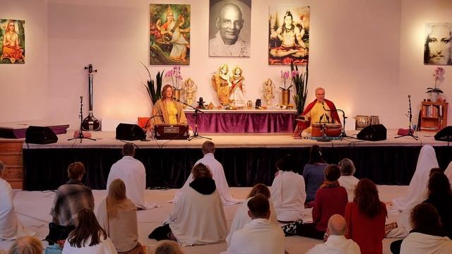 Satsang "Asato Ma Sat Gamaya" mit Sukadev - Yoga Vidya Live, 29.10.2023, 07:00 Uhr смотреть онлайн