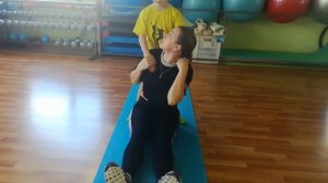 Дети "тянут" тренера