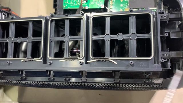 Teardown JBL Partybox On The Go смотреть онлайн