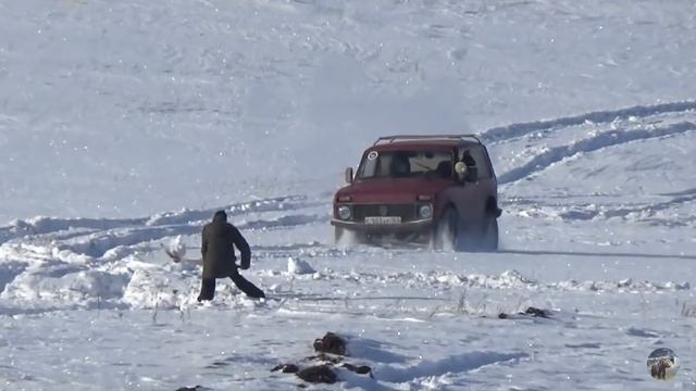 По снежному полю - Toyota Land Cruiser 80, Mercedes-Benz ML, Нивы, Шеви Нивы, УАЗы и Great Wall смотреть онлайн