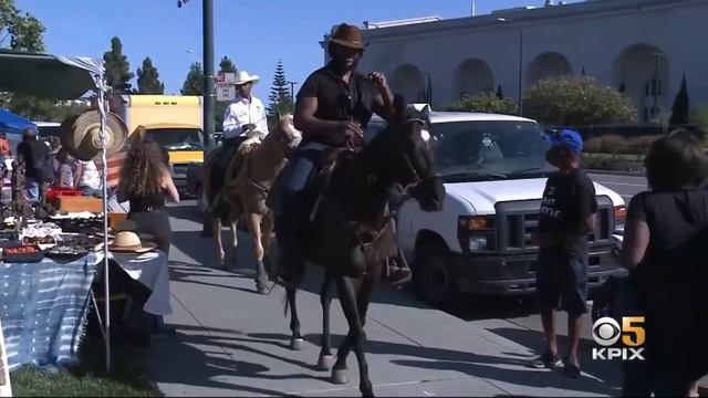 Thousands Gather For Peaceful Juneteenth Celebration In Oakland смотреть онлайн