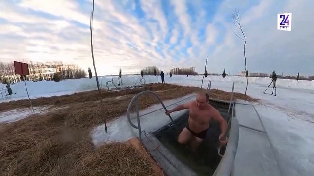 Православные Сургута отмечают Крещение Господне смотреть онлайн