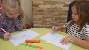 Настя учит Арину КАК ПРАВИЛЬНО рисовать ПОНИ / Май Литл Настя рисует My Little Pony