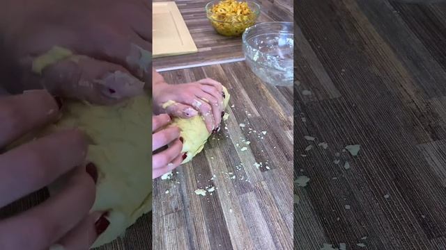 Постные пирожки с капустой. Тонкое слоистое тесто и много сочной начинки смотреть онлайн