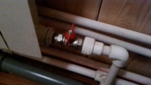 Видео: Как открывать и закрывать вентили на батареях отопления?