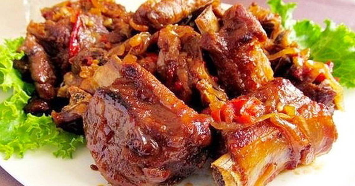 Как вкусно пожарить свиные ребра с луком и чесноком на сковороде. Рецепт сочных свиных ребер. смотреть онлайн