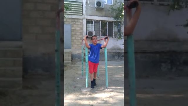 Как делать кувырок на брусях