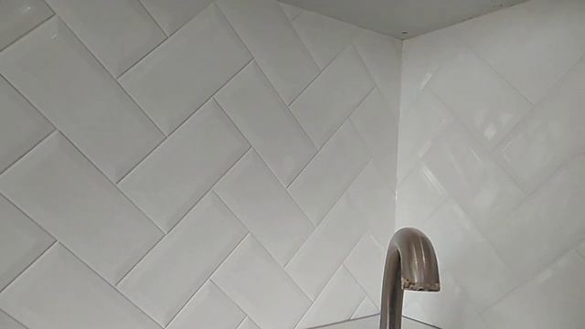 Фартук на кухне плиткой,, кабанчик ёлочкой" смотреть онлайн