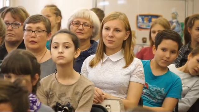 Заместитель главреда журнала "Урал" и писатель из Москвы побывали в детской библиотеке Серова смотреть онлайн