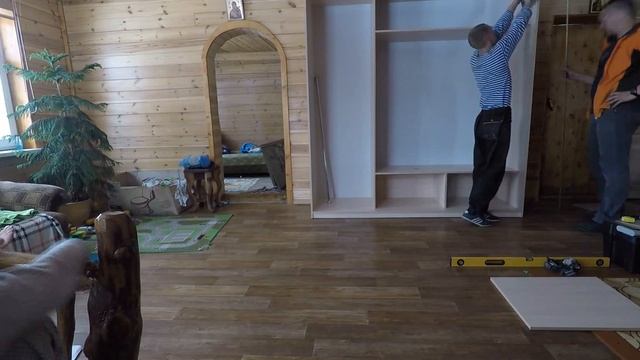 Шкаф-купе в дом. Сборка на объекте. смотреть онлайн