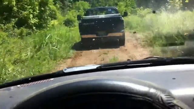 Mudding in a 2001 Honda crv and a 1996 dodge ram смотреть онлайн