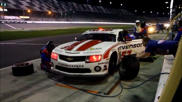 Red ORACLE Halos on #57 Camaro Pit Stop Rolex 24 @ Daytona смотреть онлайн