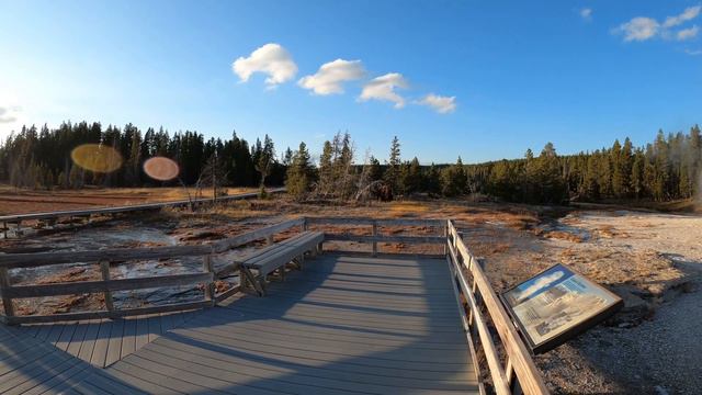 Знаменитый гейзер Old Faithful и его друзья смотреть онлайн