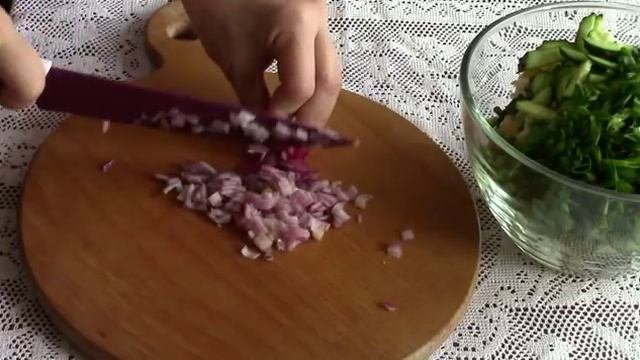 САЛАТ с КОПЧЕНЫМ КАЛЬМАРОМ . смотреть онлайн