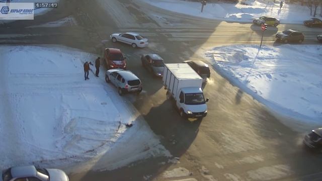 Авария 27 января 2019 года в 14_57 в Шадринске перекресток Володарского-Свердлова смотреть онлайн