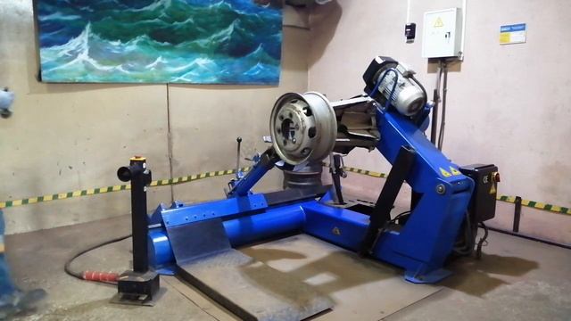 Грузовой шиномонтаж. Демонтаж монтаж колеса R16 Газель 