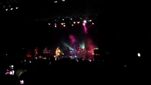 Tarrus Riley singing "She's Royal" in concert, The Forum 2014 смотреть онлайн