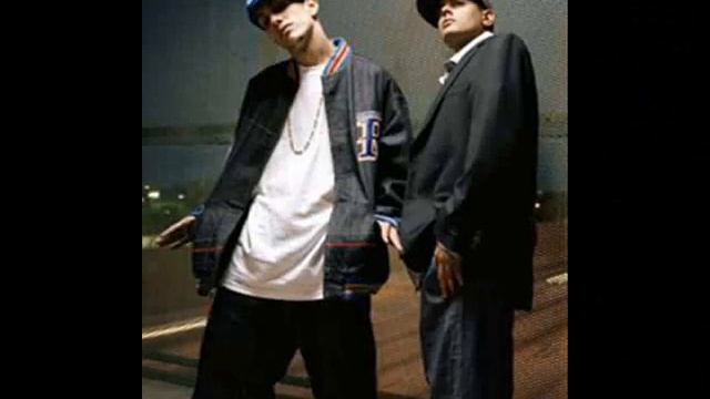 Angel y Khriz Muevela смотреть онлайн