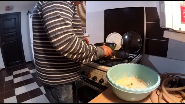 Луковые котлеты - оладушки, проверяем рецепт! смотреть онлайн