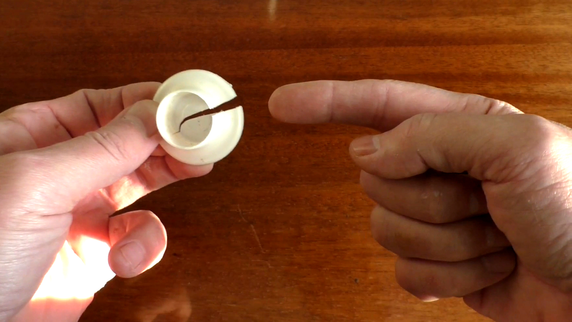 Как намертво склеить пластик или пластмассу. Копеечный способ лайфхак смотреть онлайн