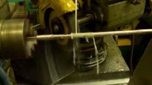 3Д642Е - Работа станка (Шлифовка вала.).