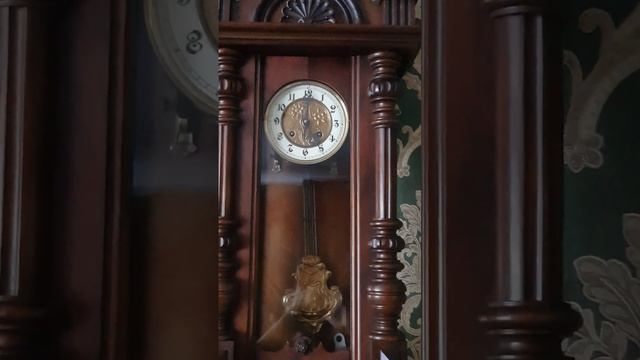 Антикварные настенные часы с боем. смотреть онлайн