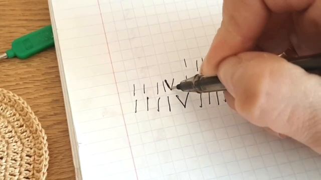 Вяжем весеннюю  шапочку.