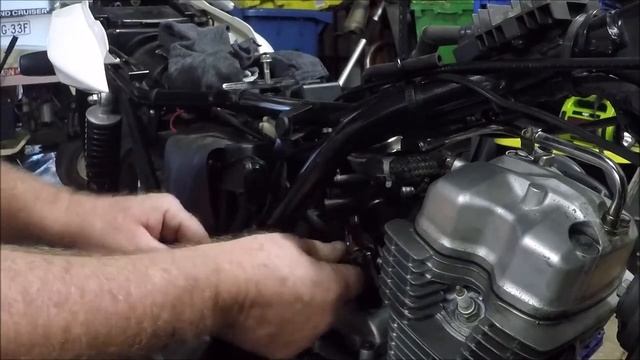 Honda CB125E - How To Remove and Install Piston and Cylinder Part 4 смотреть онлайн