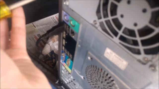 Removing a Hard Disk Drive in a car's boot смотреть онлайн