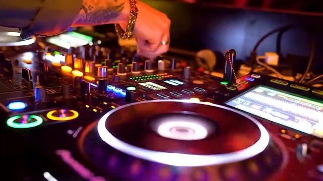 New Year 2023 DJ смотреть онлайн