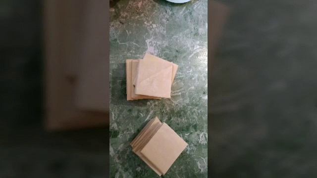 Слойки с курицей,грибами и сыром