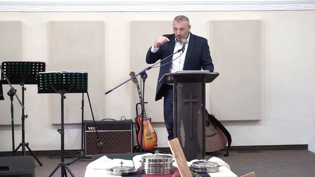 Проповедь"Будь мудрым в мире материализма" (Иакова 1:9-11) 9.10.2022 Евгений Захарченко. смотреть онлайн