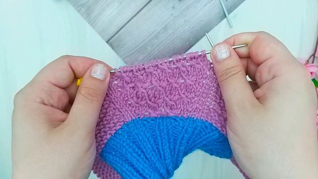 Cледки спицами. Простые тапочки без швов на подошве. смотреть онлайн