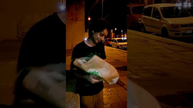 making music with a paper bag (with inside a tambourine ) смотреть онлайн