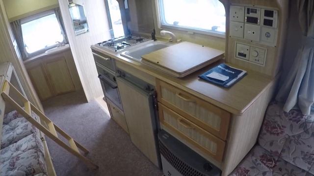Обзор каравана, прицепа-дачи, дом на колёсах Elddis 1999 года 4 места с полноценной палаткой огонёк смотреть онлайн