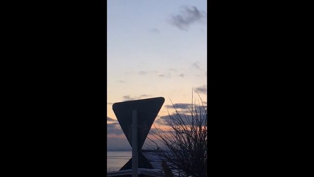 Сахалинец снял на видео неизвестный в небе объект смотреть онлайн