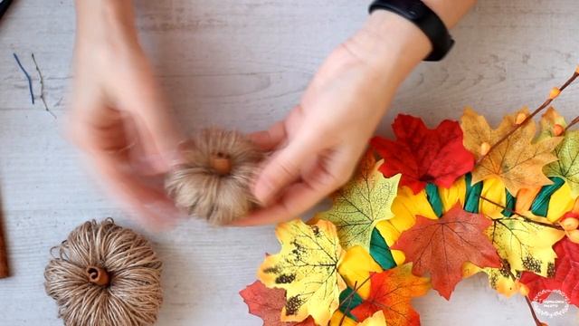 ?? Осенний венок. Тыковка. Осенний декор. Autumn decor. Поделка в сад или школу / Творческое место смотреть онлайн
