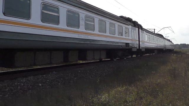 Электропоезд ЭД4М-0467 ЦППК на фоне осенней природы! смотреть онлайн