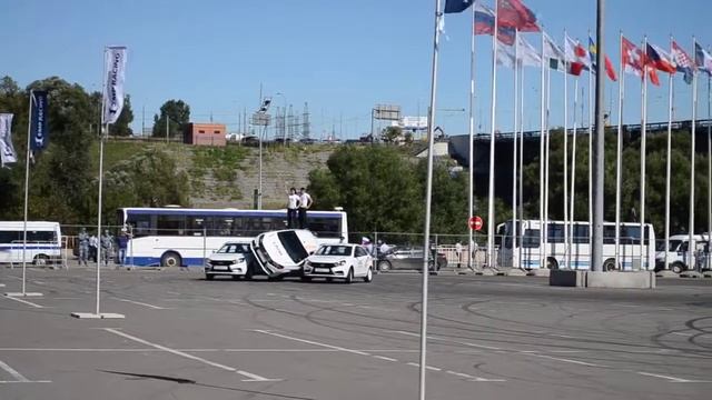 LADA Автородео. Сопровождение Lada Vesta на двух колёсах. смотреть онлайн