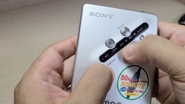 Sony WM-EX672 Cassette Walkman смотреть онлайн